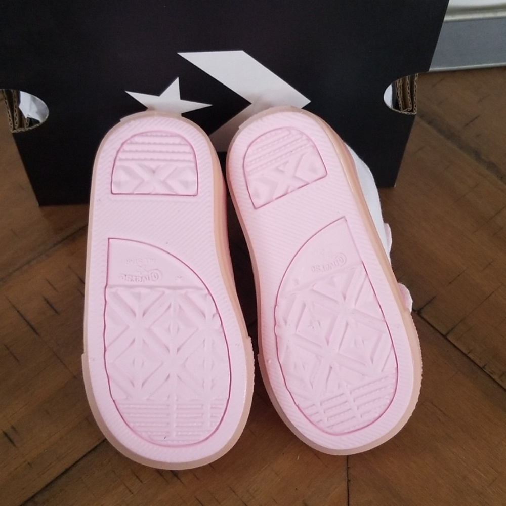 Infant/ Toddlers Converse Shoes - Picture 4 of 6